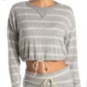 Crop top sweater shirt long sleeve medium